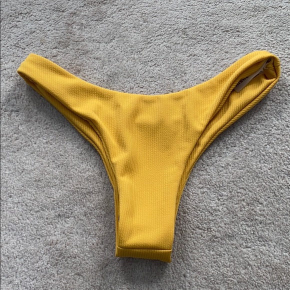 NWT Yellow cheeky biniki bottom - Picture 3 of 4